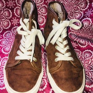 Old Navy Tan suede youth 2 Like new